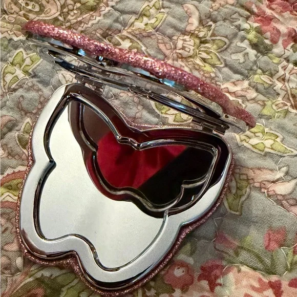 Coach Pink Butterfly Compact - Picture 1 of 4